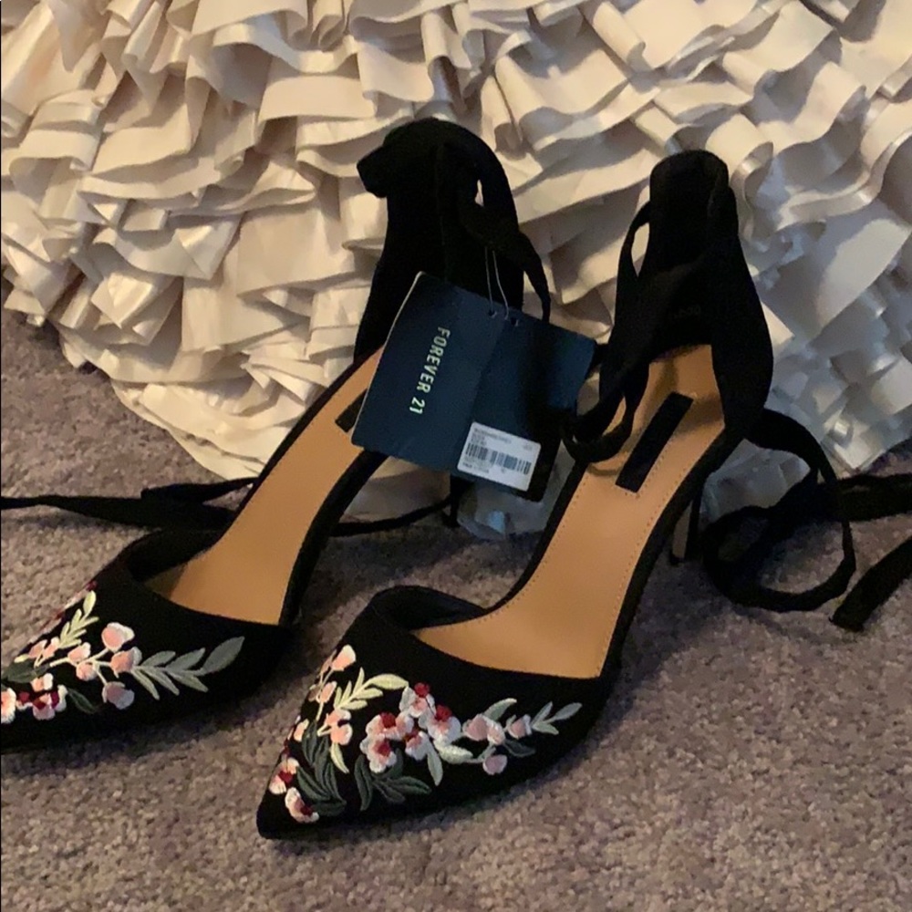 F21 embroidered heels